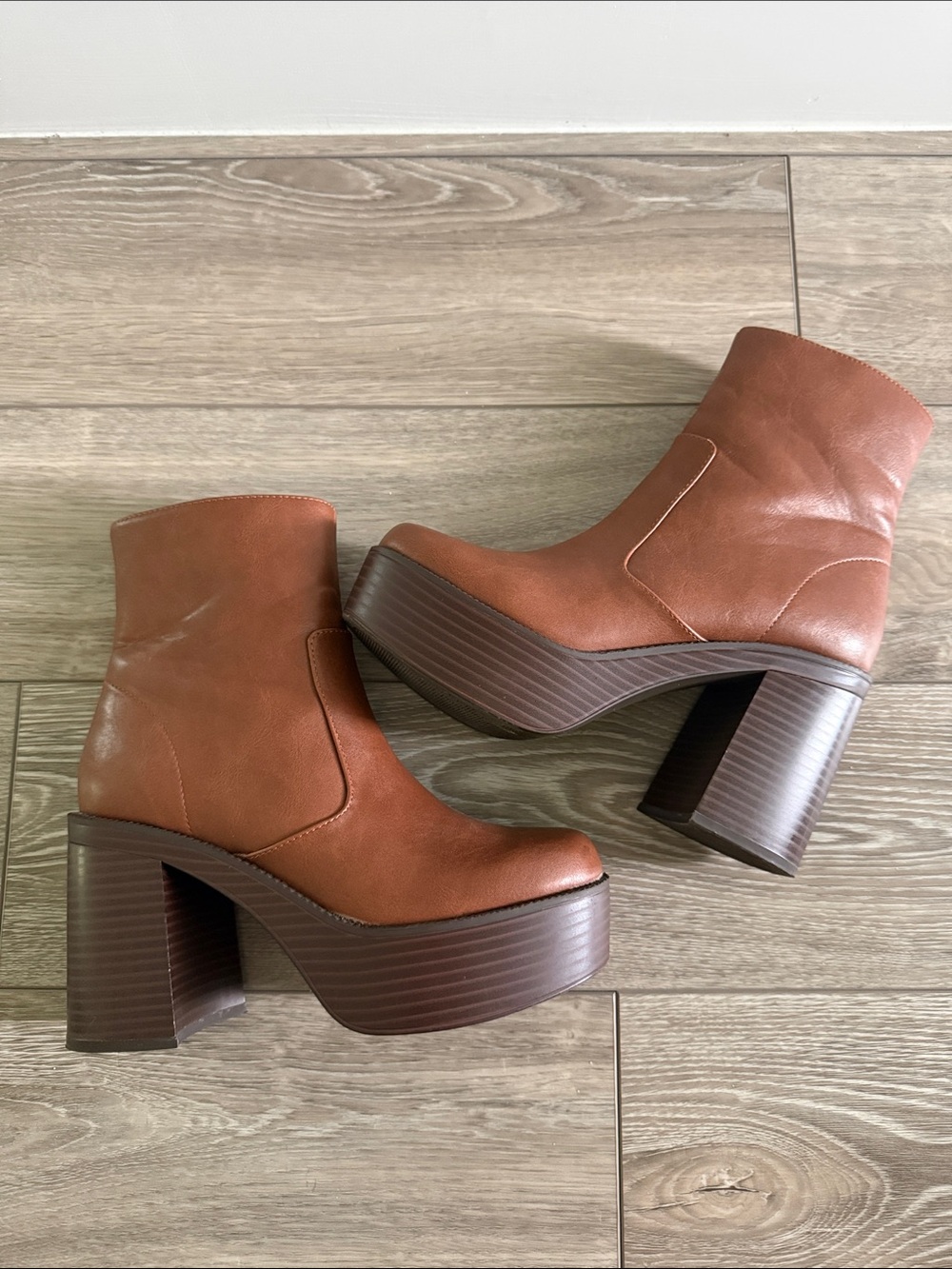 Madden Girl Camel Booties Sz 6.5M